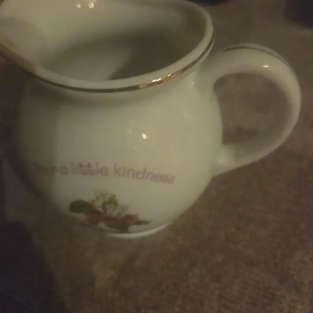 Unbranded White and Cream Dinnerware